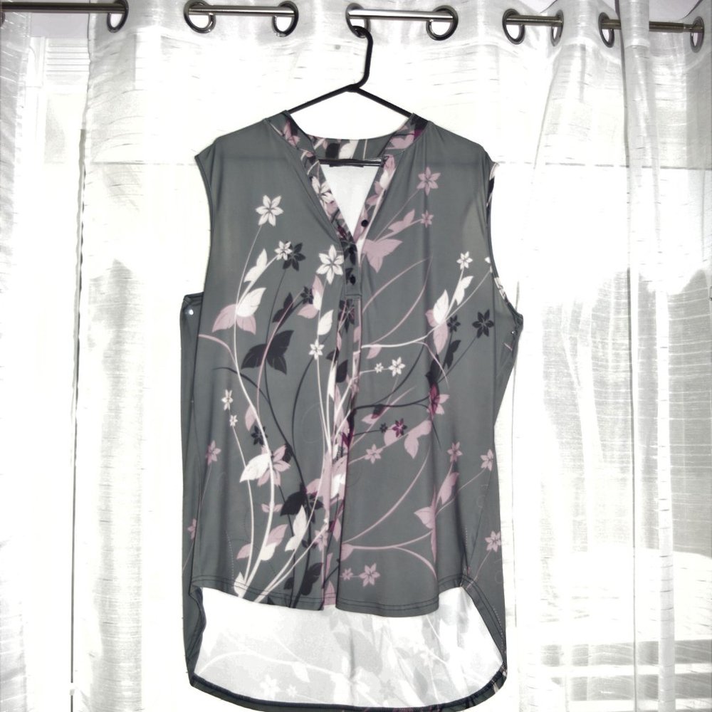 SLEEVLESS HI-LO TOP